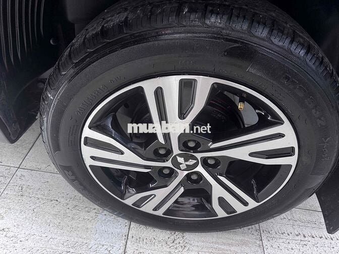 Mitsubishi Xpander 7 chỗ số sàn máy xăng Nâu