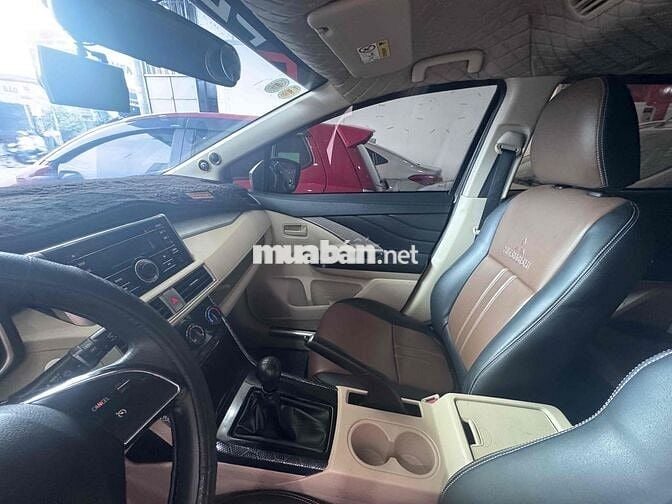 Mitsubishi Xpander 7 chỗ số sàn máy xăng Nâu