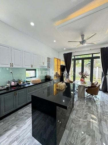Cần bán Biệt thự 900m có hồ bơi cây ăn quả sân vườn, khu biệt thự 70