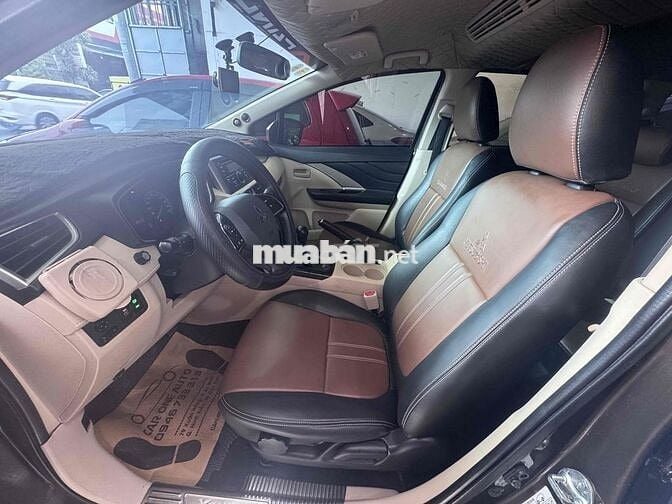 Mitsubishi Xpander 7 chỗ số sàn máy xăng Nâu