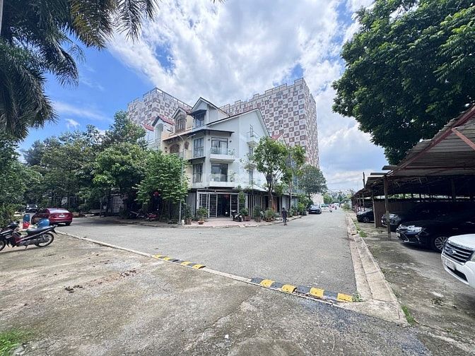 Cho thuê mặt bằng đường Cây Keo Tam Phú Thủ Đức 1000m2 giá 20tr
