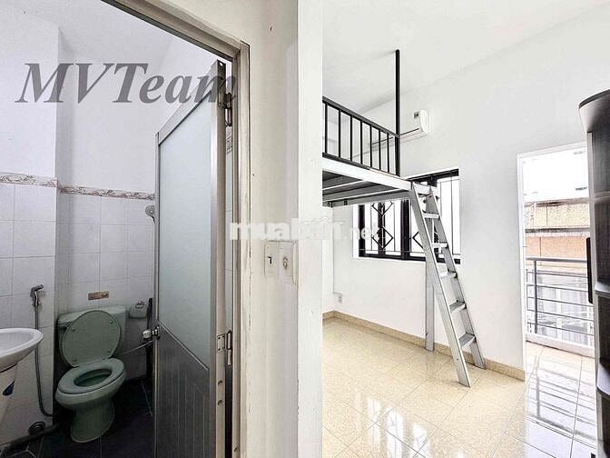 Cho Thuê Gác Bancol Full NT Có Tủ Lạnh Lớn Rộng 25m2 Ngay Cầu Vượt 3/2