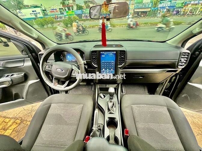 Ford Ranger XLS 2.0L AT 2025 Đen 20.000km