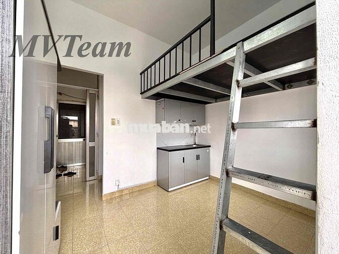 Cho Thuê Gác Bancol Full NT Có Tủ Lạnh Lớn Rộng 25m2 Ngay Cầu Vượt 3/2