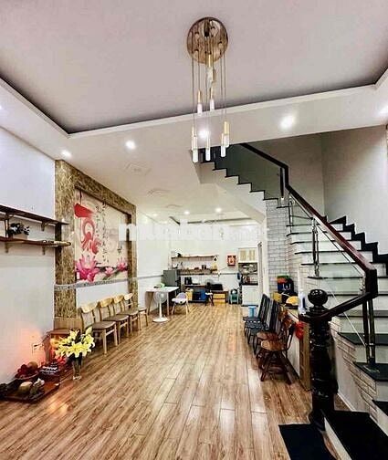 Chuyển nhượng lại nhà thuê nguyên căn Quận 12