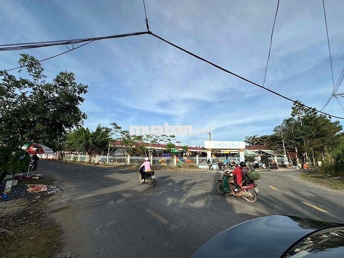 đất mặt tiền đường lớn, giá rẻ cách khu nghỉ dưỡng Vingroup 800m