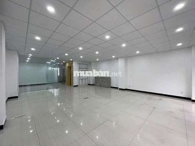 Cho thuê văn phòng 7x20 rộng rãi, ngăn kính lịch sự, có thang máy