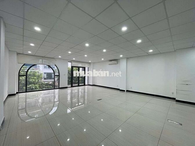 Cho thuê văn phòng 7x20 rộng rãi, ngăn kính lịch sự, có thang máy