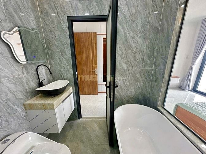 Nhà đẹp Bình Tân giáp Nguyễn Sơn Tân Phú, 4.35x16m, Trệt Lửng 2 Lầu ST