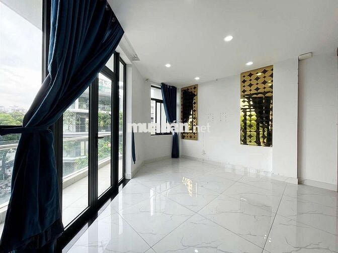 Nguyên tầng văn phòng góc 2 mặt tiền cực thoáng full nội thất,