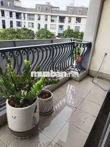Văn phòng 35m2 full nội thất tại Vạn Phúc city giá chỉ 7,9tr