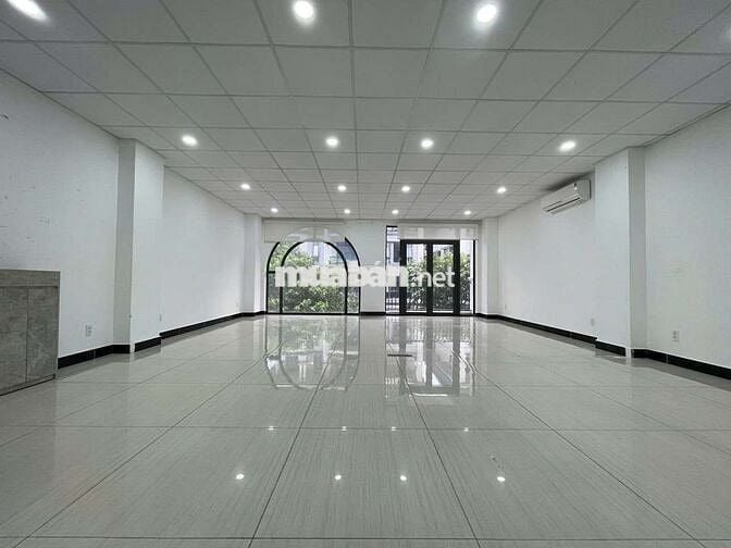 Cho thuê văn phòng 7x20 rộng rãi, ngăn kính lịch sự, có thang máy