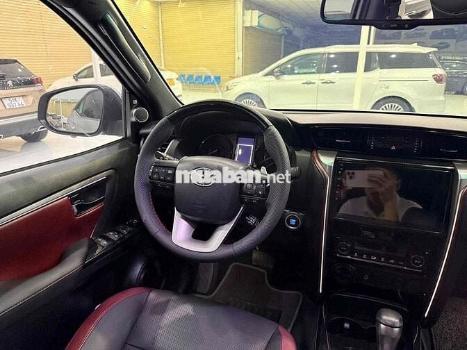 Toyota Fortuner Legender 2022 2.8L 4x4 AT Bạc