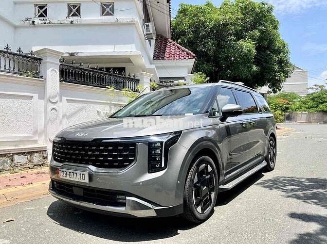 CARNIVAL 2025 2.2D SIGNATURE DẦU 4.000KM ZIN 100%