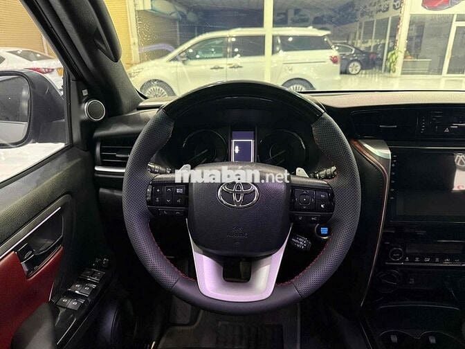 Toyota Fortuner Legender 2022 2.8L 4x4 AT Bạc