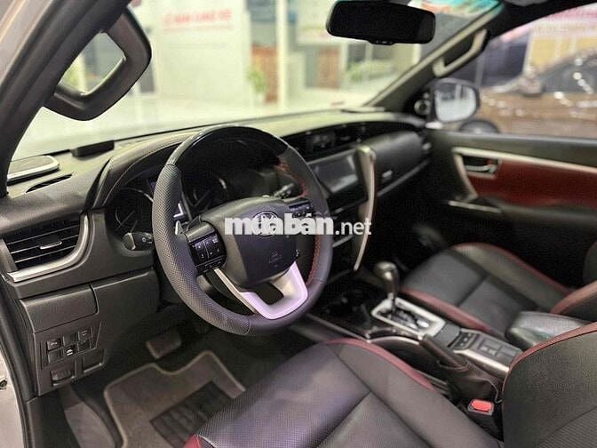 Toyota Fortuner Legender 2022 2.8L 4x4 AT Bạc