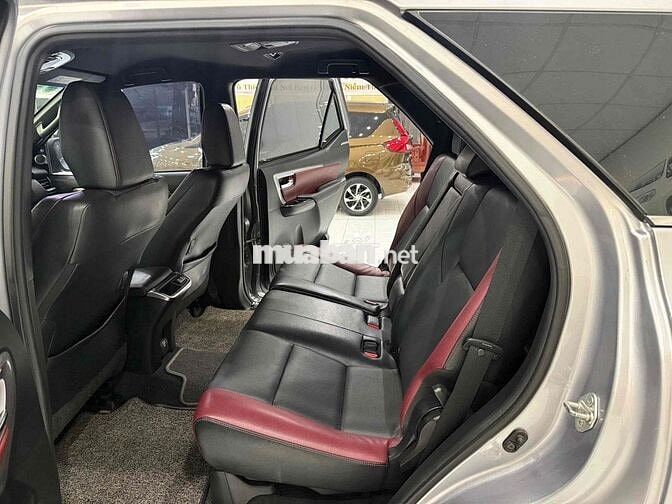Toyota Fortuner Legender 2022 2.8L 4x4 AT Bạc