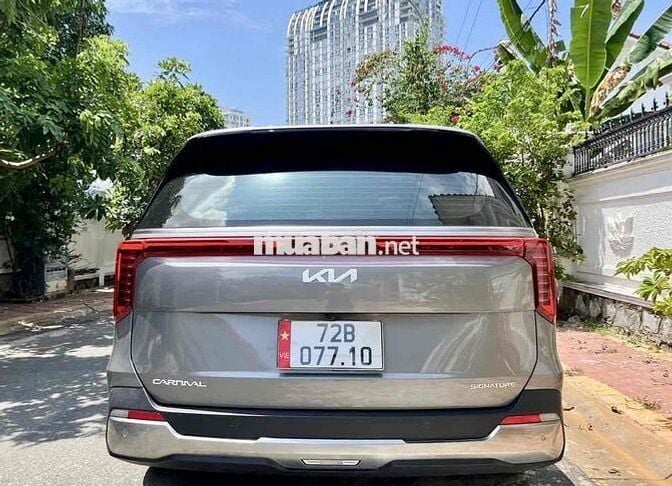 CARNIVAL 2025 2.2D SIGNATURE DẦU 4.000KM ZIN 100%