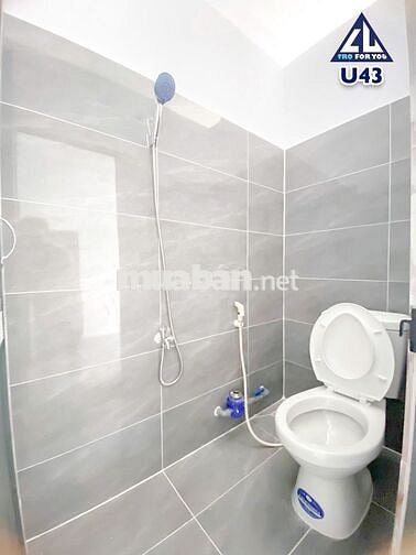 Phòng Cửa Sổ Giá Rẻ Ngay Cầu Vượt Ngã Tư Ga 