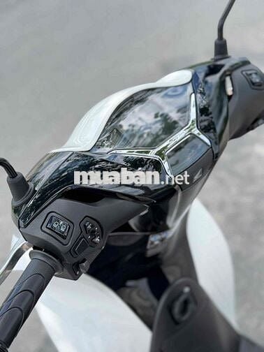 Honda SH 160 ABS 2025 Trắng 4000 km