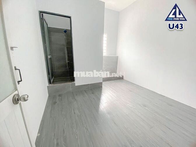 Phòng Cửa Sổ Giá Rẻ Ngay Cầu Vượt Ngã Tư Ga 