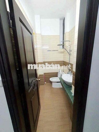 Pass phòng 1n1k ở 19 Hàng Thùng đi bộ được ra Hồ Gươm, có thang máy