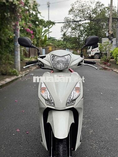 Xe honda  Vision 20120Trắng đỏ ban đặc biệt 98 %