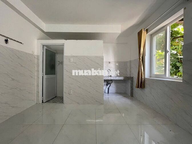 Studio cửa sổ trời máy lạnh gần VLU IUH giá rẻ