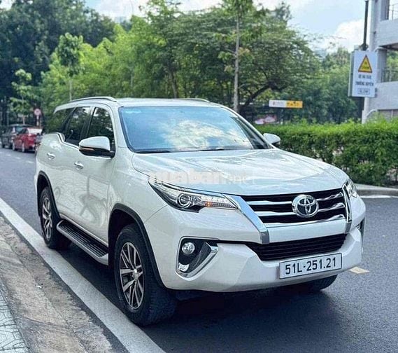 Toyota Fortuner 4x4 AT 2019 Trắng Xăng 75.000 km