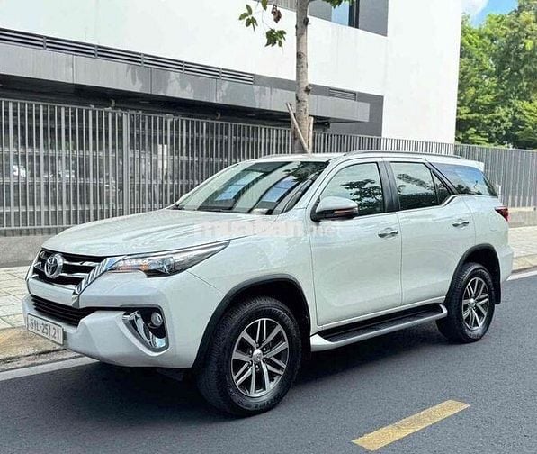 Toyota Fortuner 4x4 AT 2019 Trắng Xăng 75.000 km