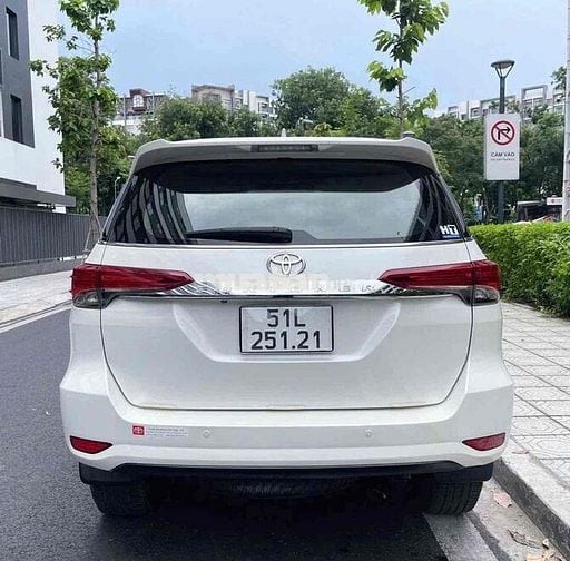 Toyota Fortuner 4x4 AT 2019 Trắng Xăng 75.000 km