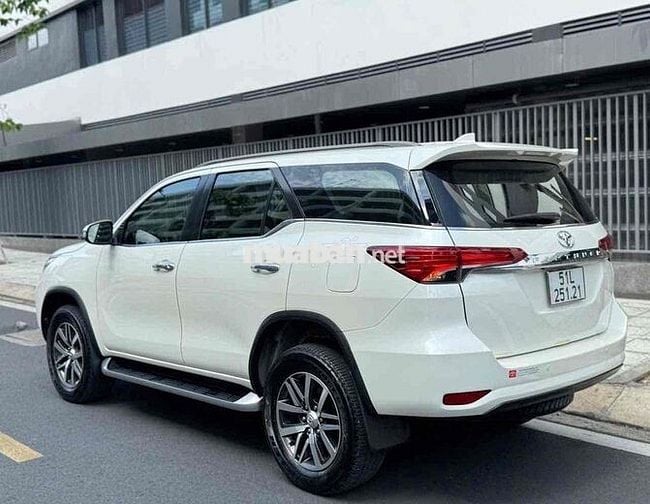 Toyota Fortuner 4x4 AT 2019 Trắng Xăng 75.000 km
