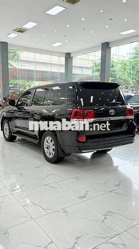 Toyota Land Cruiser 4.6 V8 sản xuất 2020.