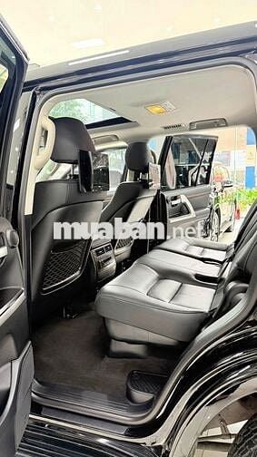 Toyota Land Cruiser 4.6 V8 sản xuất 2020.
