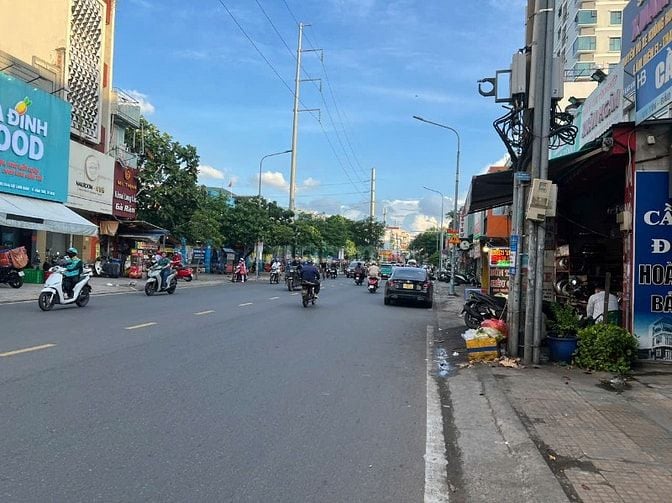 Bán MT ngang lớn 6m đường Lạc Long Quân Q.11, Cn 95m, 3 tầng,giá 29 tỷ