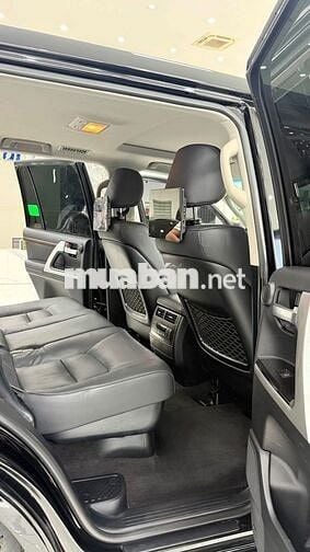 Toyota Land Cruiser 4.6 V8 sản xuất 2020.