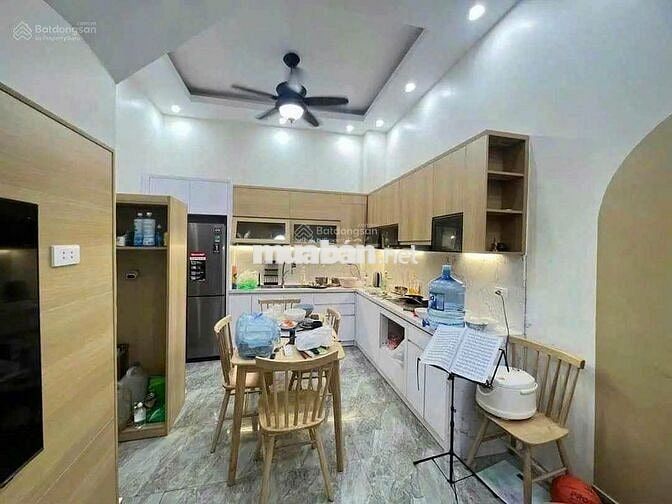 Cầu Giấy 🏡 42m² x 4 tầng – Lô góc cực thoáng 💰 Giá chỉ 8.8 tỷ (còn TL)