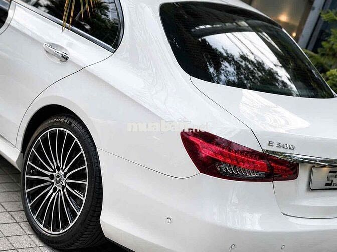 Mercedes-Benz E300 AMG 2022 V1 - Trắng/Đen
