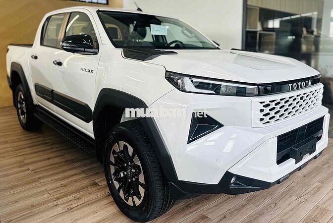 Toyota Hilux Trắng 2 cầu sẵn xe giao sớm
