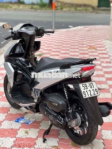 Honda Air Blade  2017 Bạc Porsche bạc đen mới 98 %