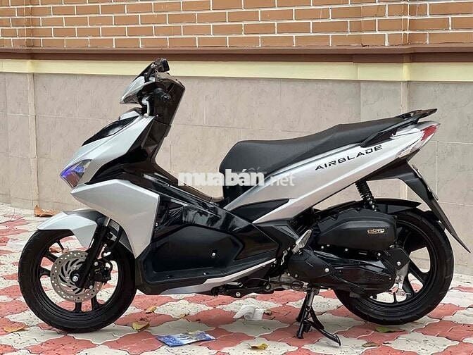 Honda Air Blade  2017 Bạc Porsche bạc đen mới 98 %