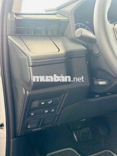 Toyota Hilux Trắng 2 cầu sẵn xe giao sớm