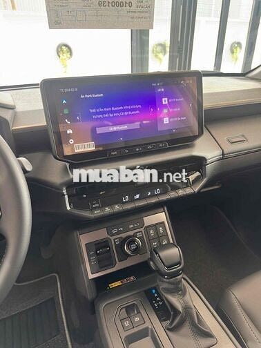 Toyota Hilux Trắng 2 cầu sẵn xe giao sớm