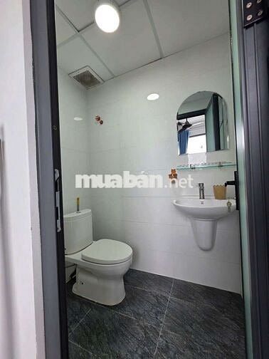 Căn Hộ  Cửa Sổ View Landmark 81 - Thang Máy - Gần ĐH UEF, Hutech, GTVT