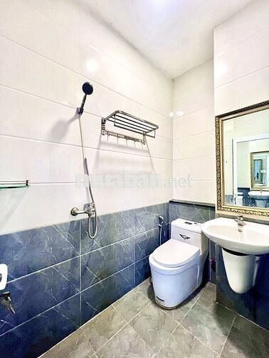 GÁC LỬNG CỬA SỔ THOÁNG NGAY PHỐ ẨM THỰC PHAN XÍCH LONG