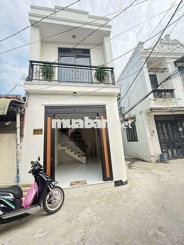 Nhà xe hơi đậu cửa quay đầu 
Có số nhà xây mới 100%Dt:3,5 ×8m5 2pn ng