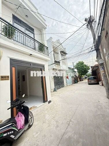 Nhà xe hơi đậu cửa quay đầu 
Có số nhà xây mới 100%Dt:3,5 ×8m5 2pn ng