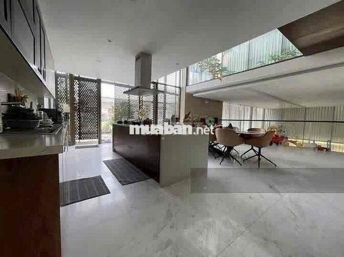 BIỆT THỰ NGUYỄN SỸ SÁCH, TÂN BÌNH – KHUÔN VIÊN LỚN 300m2, THANG MÁY