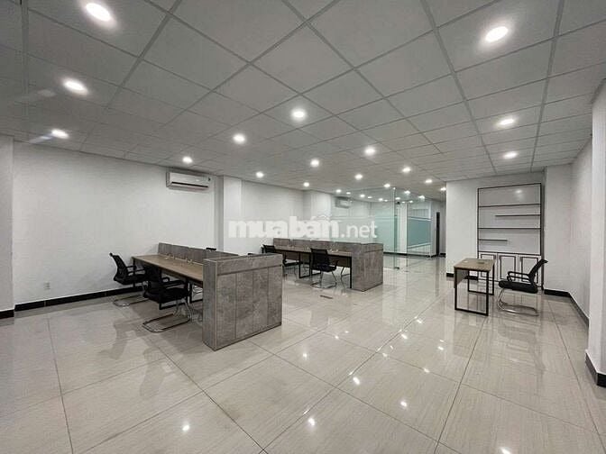 Nguyên tầng văn phòng 100m2 full nội thất, thang máy, máy lạnh đầy đủ