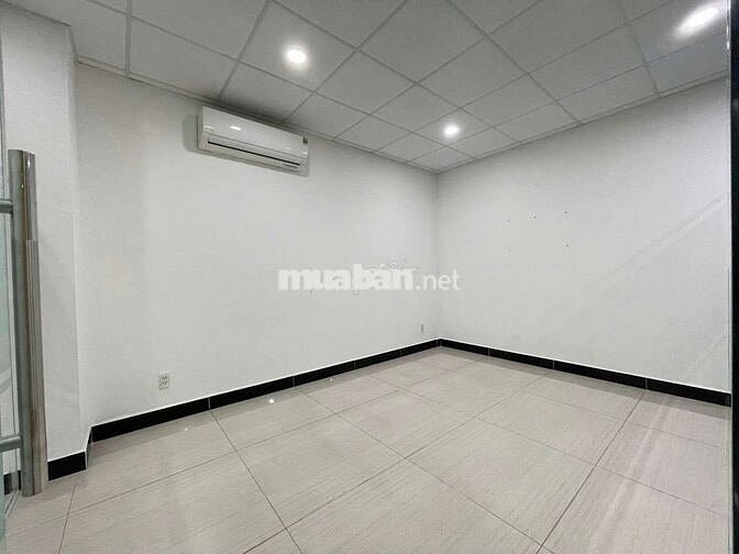 Nguyên tầng văn phòng 100m2 full nội thất, thang máy, máy lạnh đầy đủ